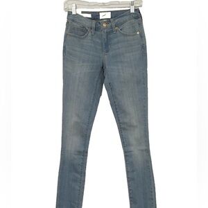 Universal Thread Women's Size 00 Long Mid-Rise Curvy Skinny Light Blue Jeans